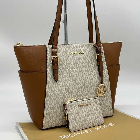 Michael Kors Charlotte Tote Bag & Coinpouch wID Vanilla - Picture 1 of 15